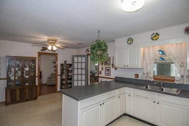 KITCHEN/EAT IN AREA