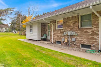 324 N Cedar St, Imlay City, MI 48444 - photo 7