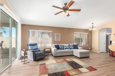 11673 W Hedgehog Ct, Surprise, AZ 85378 - photo 4