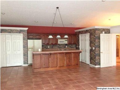 Kitchen with breakfast bar