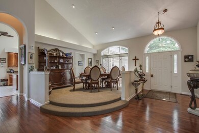 05_SaligugiWay_133_Dining-Entry
