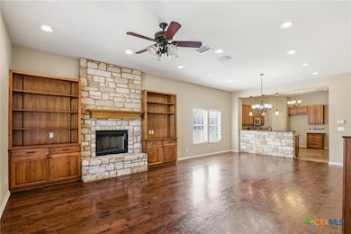 1301 E South Railroad St, Cuero, TX 77954 - photo 3