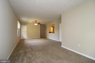 230 APT B Wakefield Rd, Hagerstown, MD 21740 - photo 2