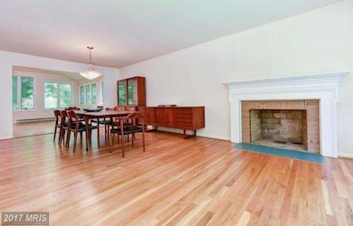 9014 Hamilton Dr, Fairfax, VA 22031 - photo 6