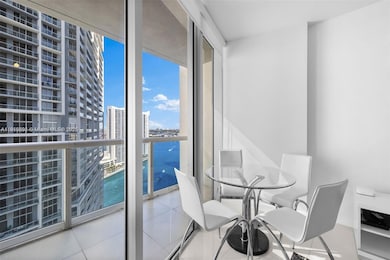 Icon Brickell Tower 2 unit 2206, Miami, FL 33131 - photo 5