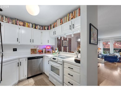 2775 NW Upshur St unit D, Portland, OR 97210 - photo 6