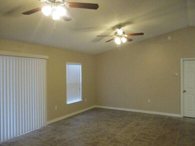 983945_living rm