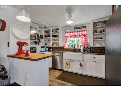 334 N 8th St, Cottage Grove, OR 97424 - photo 7