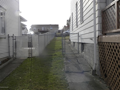 623 Hampton St, Scranton, PA 18504 - photo 4