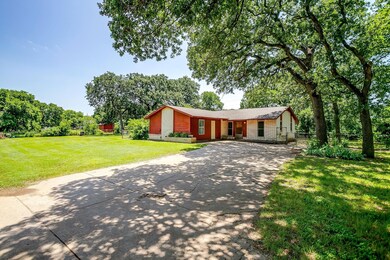 302 S Fox Ln, Burleson, TX 76028 - photo 6