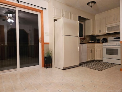 820 Matthews St unit 29, Bristol, CT 06010 - photo 5