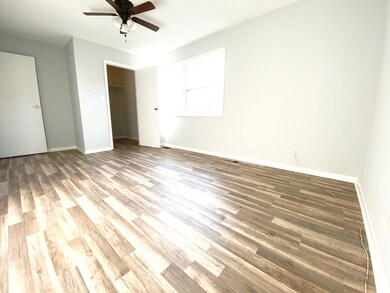 1393 S Glen Cir unit B, Aurora, IL 60506 - photo 4