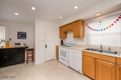 747 36th St, Des Moines, IA 50312 - photo 4