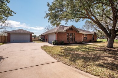 3420 Grennock St, Bay City, TX 77414 - photo 2