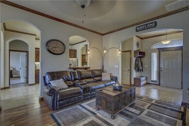 2525 SE 8th St, Moore, OK 73160 - photo 6