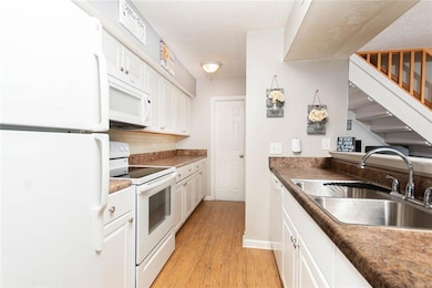 1348 Surrey Ln SW unit 1348, Marietta, GA 30008 - photo 3