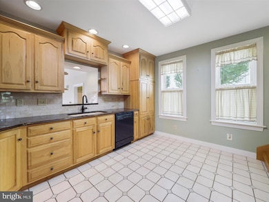 118 W 5th St, Waynesboro, PA 17268 - photo 7