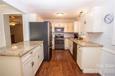 240 W Debbie Ln, Statesville, NC 28625 - photo 5