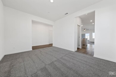 7908 Grapefruit Dr, Bakersfield, CA 93313 - photo 4