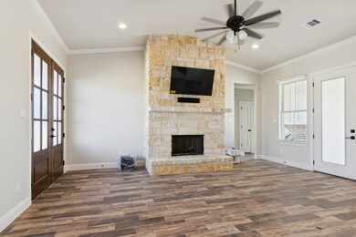 1610 Newgulf Dr, Boling-Iago, TX 77420 - photo 5