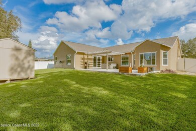 Large Fenced Yard