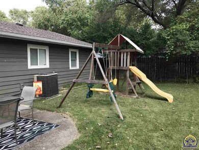 1333 SW 30th St, Topeka, KS 66611 - photo 4