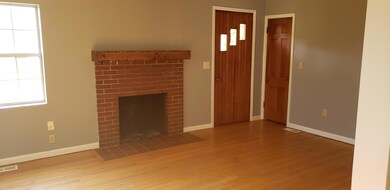 910 Mcarthur St, Manchester, TN 37355 - photo 2