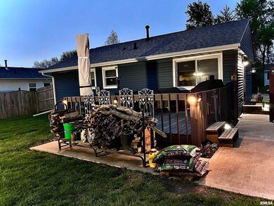 2112 W 54th St, Davenport, IA 52806 - photo 3