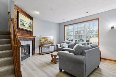 1976 Clover Ridge Dr, Chaska, MN 55318 - photo 3