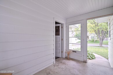 1518 Walnut St, Grand Forks, ND 58201 - photo 5