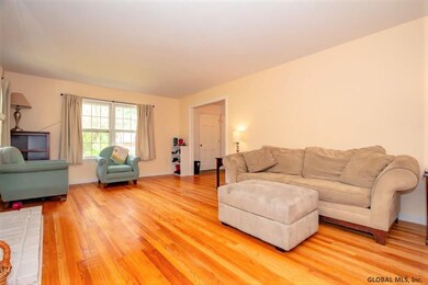 956 Douglas Ct, Schenectady, NY 12309 - photo 6