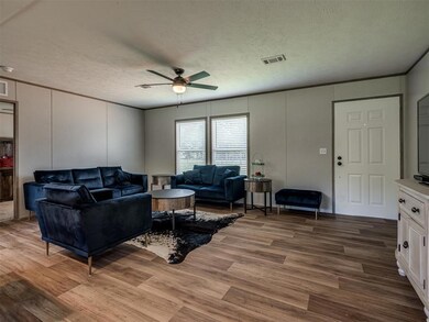 30301 Lake Dr, McLoud, OK 74851 - photo 3