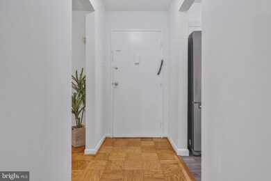 7420 Lakeview Dr, Bethesda, MD 20817 - photo 4