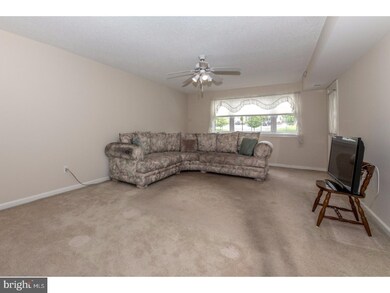 143 Riversedge Dr, Norristown, PA 19403 - photo 4