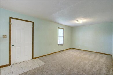12714 Circle Dr, Shawnee, KS 66216 - photo 3