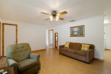 612 Greenway Dr, Hurst, TX 76053 - photo 4