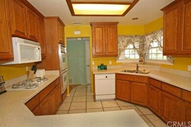 Single slab granite with plenty of counter space i