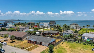 7918 Pruitt Dr, Galveston, TX 77554 - photo 4