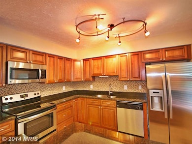 3609 Buckeye Ct, Fairfax, VA 22033 - photo 5