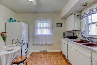 309 S Douglas St, Villa Grove, IL 61956 - photo 6