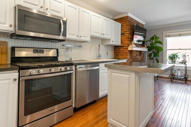 Eat-In Kitchen