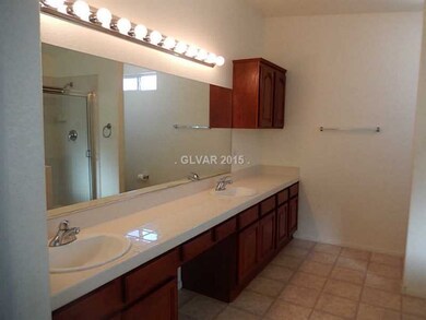 Master Bath/Spa. ROOMY MASTER BATHROOM WITH DOUBLE