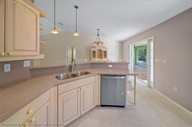 112 Huntley Oaks Blvd, Lake Placid, FL 33852 - photo 6