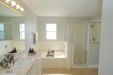 7827 Carriage Pointe Dr, Gibsonton, FL 33534 - photo 6