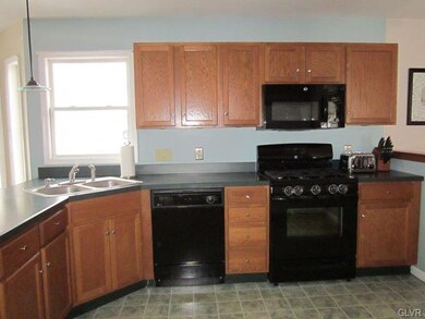 5411 Devonshire Ct, Laurys Station, PA 18059 - photo 5