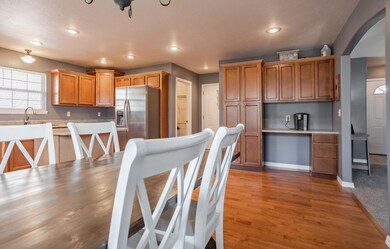 872WcrestwoodSt-7