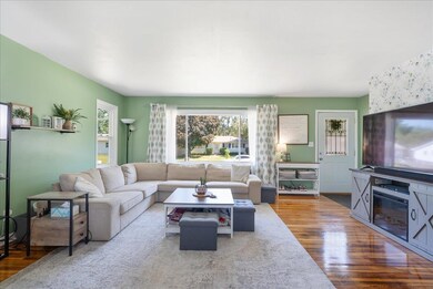 126 N Genevieve St, Cedar Falls, IA 50613 - photo 3