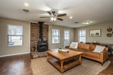 1020 Kiowa Dr W, Gainesville, TX 76240 - photo 2