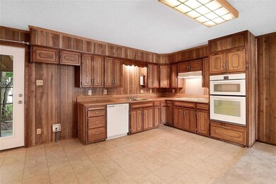 811 N York Ave, Denison, TX 75020 - photo 3