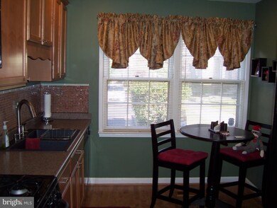 2043 Mayflower Dr, Woodbridge, VA 22192 - photo 4